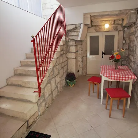 Stone House Ernest Дом отдыха Трогир