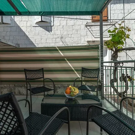 Stone House Ernest Vikendica *