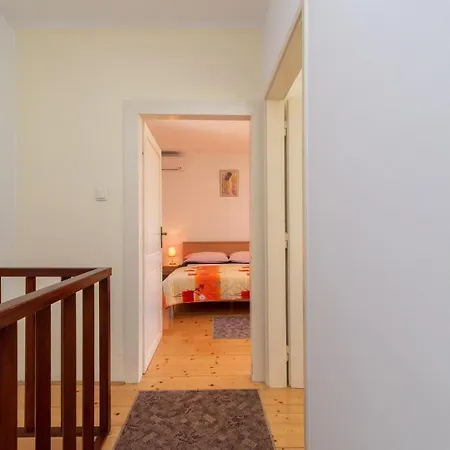 Stone House Ernest *