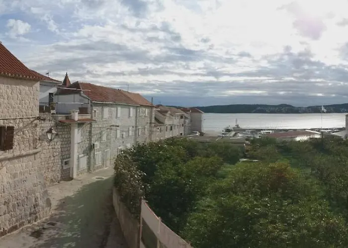 بيت للعطل Stone House Ernest