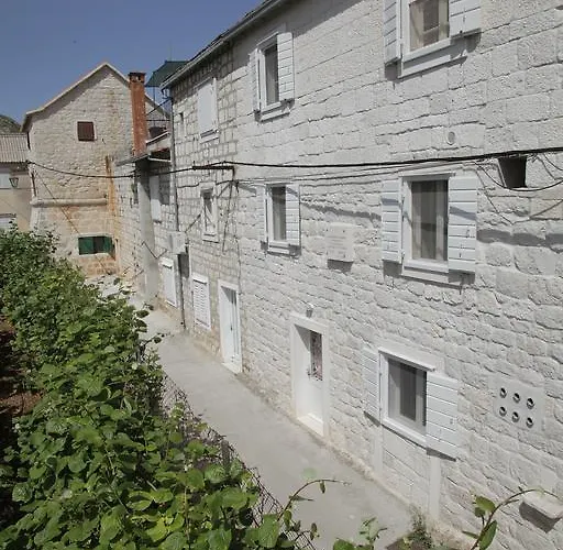 بيت للعطل Stone House Ernest *