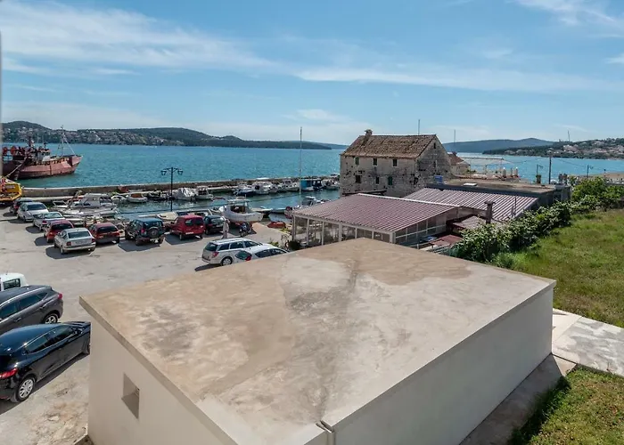 Stone House Ernest تروغير