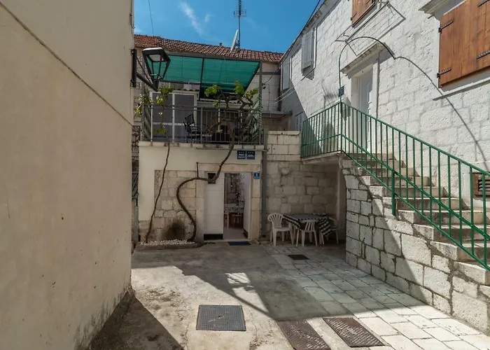 بيت للعطل Stone House Ernest *
